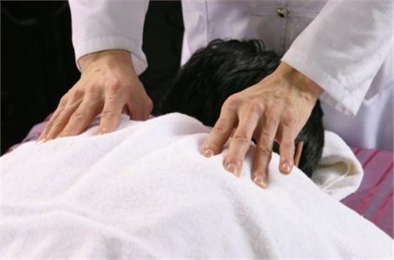 低頭族的福音，五個(gè)小動(dòng)作教你遠(yuǎn)離頸椎病